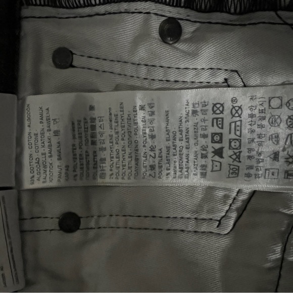 Black Vintage Levi’s - Picture 5 of 7